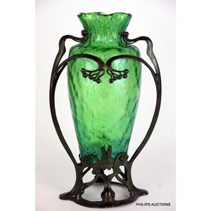 A Kralik 'Diaspora' green iridescent vase in an…