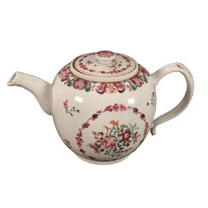 Large Chinese Qianlong period famille rose tea pot of baluster…