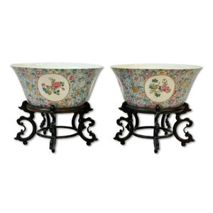 Pair Chinese famille rose Millie-fleurs porcelain bowls with…