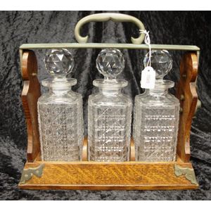 Vintage three decanter oak tantalus, three crystal decanters to…