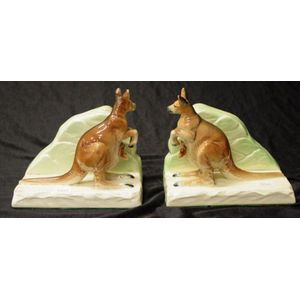 Pair of pottery kangaroo & joey bookends width 16 cm each…