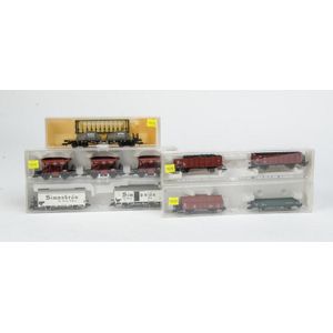 Fleischmann: HO scale freight cars comprising #805347k, 805286K,…
