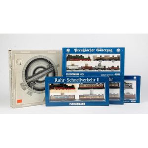 Fleischmann HO sets in original boxes, comprising #4887, 4888,…