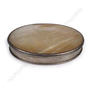 A 18th century silver and mother-of-pearl snuff box, with a…
