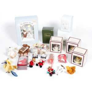 Teddy Bears, assorted lot of miniatures including boxed, Gund,…