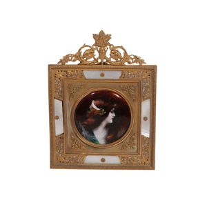Miniature portrait enamelled plaque, depicting early 20th…