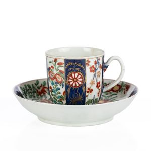 18th century Worcester tea and coffee cups and cans, and trios