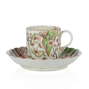 18th century Worcester tea and coffee cups and cans, and trios