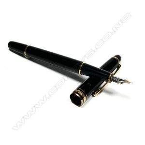 A Mont Blanc Meisterstuck 146 fountain pen, black resin case…