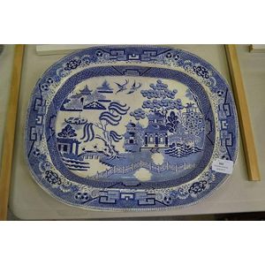 Antique blue and white willow pattern meat platter, approx 38 x&hellip;