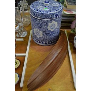 Large blue and white lidded jar and a leaf dish, jar approx 33…