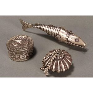 ANTIQUE ARTICULATED VICTORIAN FISH BOX SNUFF HOLDER sterling