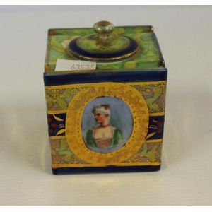 Continental porcelain inkwell with gilt decoration, 7.5 cm high…