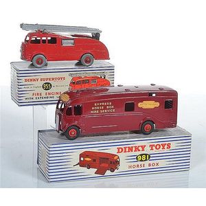 Dinky 981 horse box, maroon; and 955 fire engine with extending…