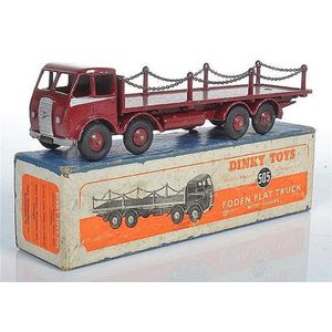Dinky 505 Foden flat truck with chains, 1st type maroon cab,…