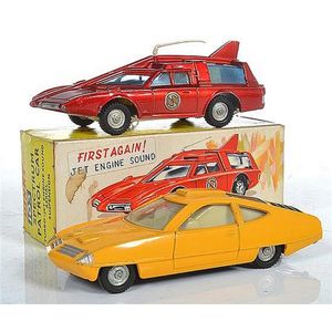 Dinky 103 Spectrum patrol car red metallic body with white base…