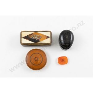 Victorian carnelian seal in turned fruitwood box with horn…