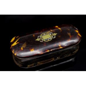 Antique tortoiseshell and horn snuff box with brass and mother…
