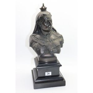 Queen Victoria bust, bronze bust on square hand painted wooden…