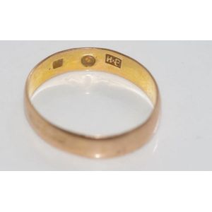 9ct gold barrel shaped wedder 9ct gold barrel shaped wedder