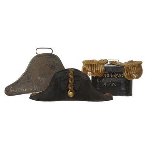 An Australian Royal Navy officer's Tricorn hat, with gilt metal&hellip;