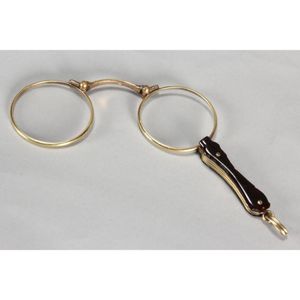 Delightful pair of Pince-Nez, with tortoise shell handle and…