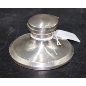 George V sterling silver ink well Birmingham 1918, maker Napper…