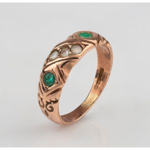 An antique 9ct rose gold ring set with emeralds and diamonds,…