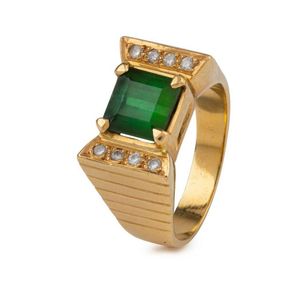 A vintage 18ct yellow gold ring set with a square cut emerald…