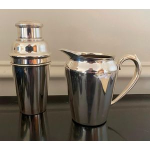 A Stokes silver plate cocktail shaker & jug, height 18 - 25 cm