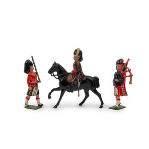 Britains 54 mm hollow cast lead - Highlanders, group of figures…