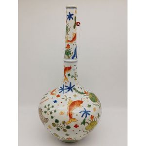 Japanese porcelain vase, tall baluster shape vase featuring…