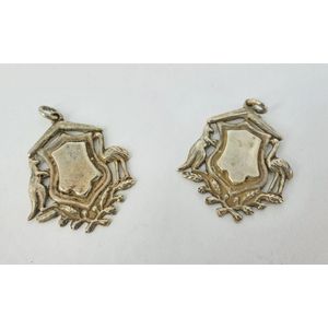Two Australian coat of arms sterling silver medal. Weight 5.8g.