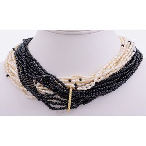 An onyx and freshwater pearl torsade