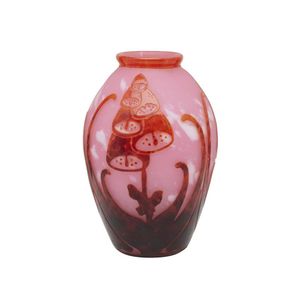 A Le verre Francais 'Digitales' cameo glass vase, 1920s, ovoid,&hellip;