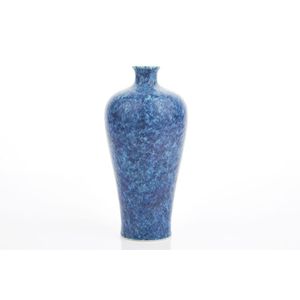 A Rubin's egg vase, Meiping. Qing Dynasty, 18th-19th century,&hellip;