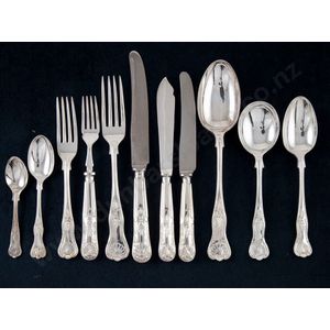 Oak canteen of silver plate double struck Kings pattern cutlery…