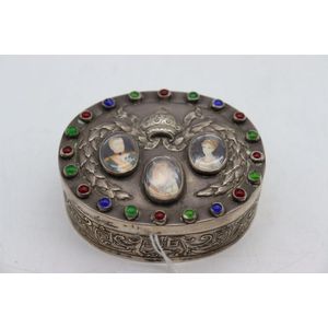 Sterling silver lidded trinket box, stunning embossed box with…