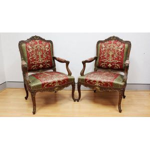 Pair of Elegant Louis XV fauteuil/ chair with intense cartouche – Parrot &  Lily
