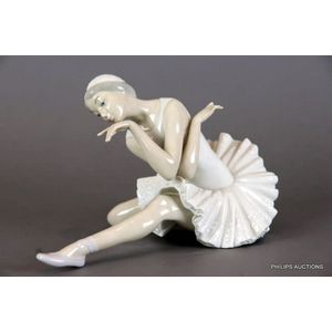 Sold at Auction: Large 1970s Retired Lladro LADY EMPIRE Figure
