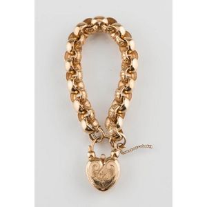 A belcher link bracelet with heart locket, 9ct yellow gold,…