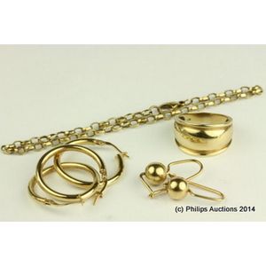 A selection of gold jewellery, comprising four pieces, all set…
