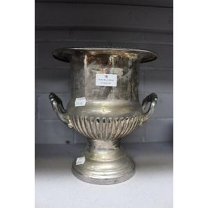 Silver plated wine cooler, approx 26 cm high, 23 cm diameter