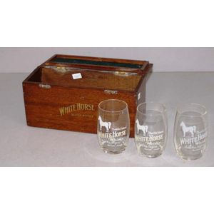 Vintage boxed set three White Horse whisky glasses, wooden box…