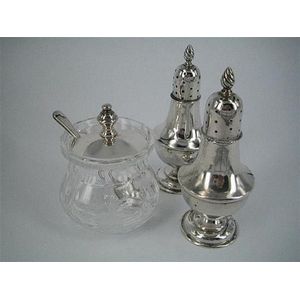 A pair of late-Victorian silver salt & pepper shakers; Williams…