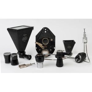 Leitz: Accessories group including two Lvfoo focal magnifiers,…