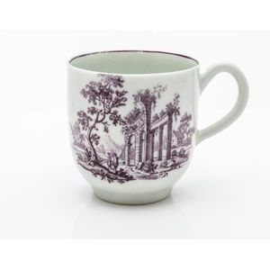 18th century Worcester tea and coffee cups and cans, and trios