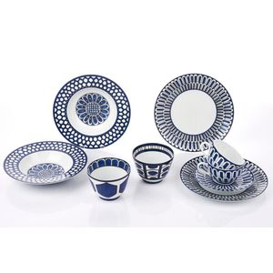 Set De 2 Tasses à Thé Et Soucoupes HERMÈS Bleus D'Ailleurs - Porcelaine Bleu Et Blanc - Neuf (Petits Défauts Possibles)