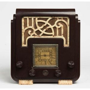 The Fisk A.W.A Radiolette Fret and Foot bakelite radio, 33 cm…