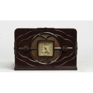 Astor B.C. Mickey brown bakelite radio with battery case, 15 cm…